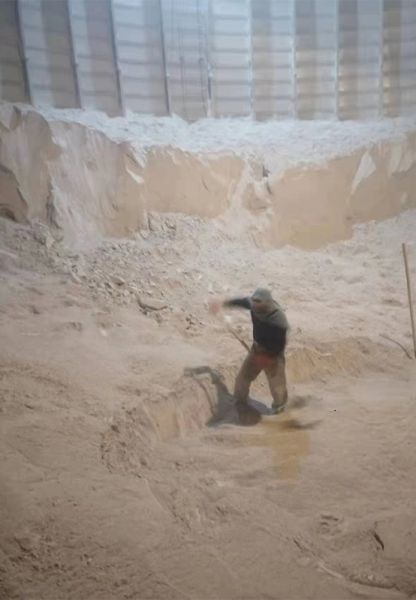 水泥庫(kù)清庫(kù)，清理鋼板倉(cāng)