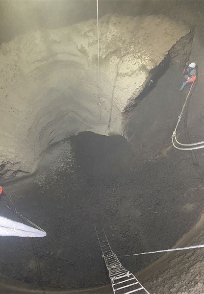 水泥庫(kù)清庫(kù)，清理鋼板倉(cāng)