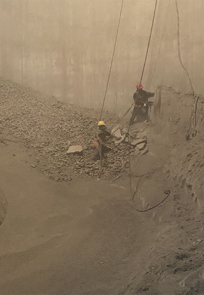 水泥庫(kù)清庫(kù)，清理鋼板倉(cāng)