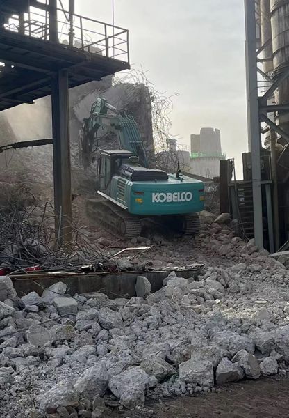 煙囪拆除，水塔拆除